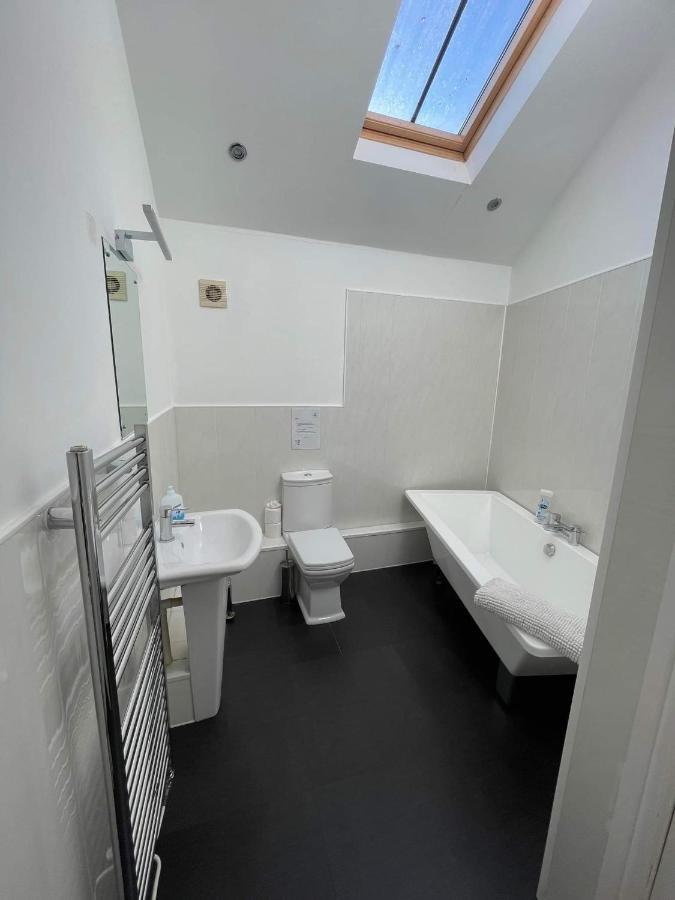 4 Laurel Court Ulverston Exterior foto